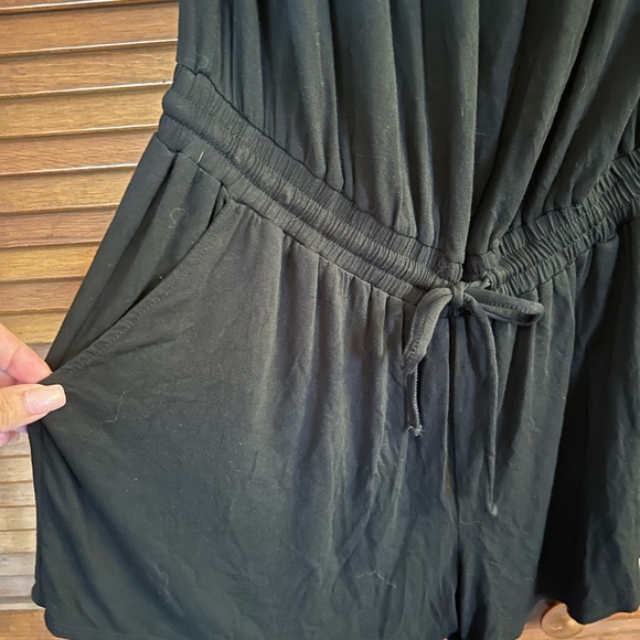 Black romper - Picture 3 of 4